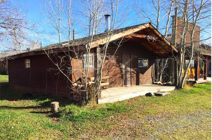 Flying U Ranch Hotel Seventy Mile House Exterior photo