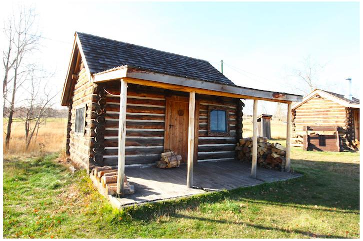 Flying U Ranch Hotel Seventy Mile House Exterior photo