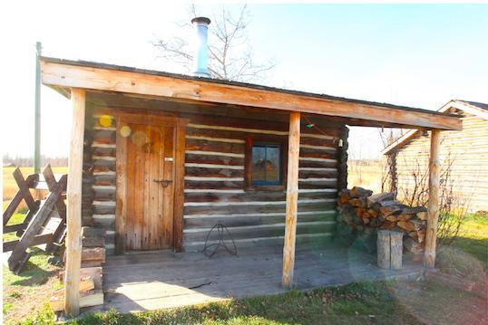 Flying U Ranch Hotel Seventy Mile House Exterior photo