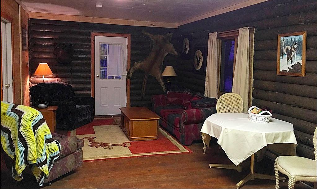 Flying U Ranch Hotel Seventy Mile House Exterior photo